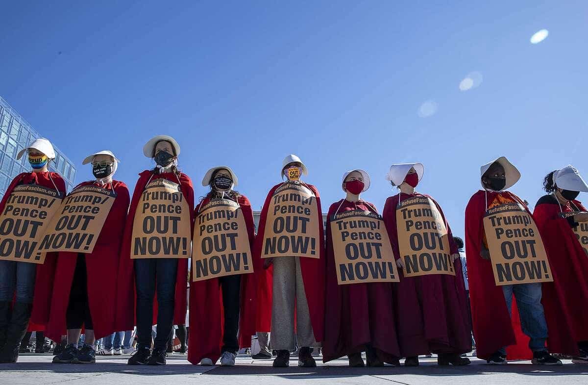 Des milliers de femmes manifestent contre Trump aux ÉtatsUnis  TVA