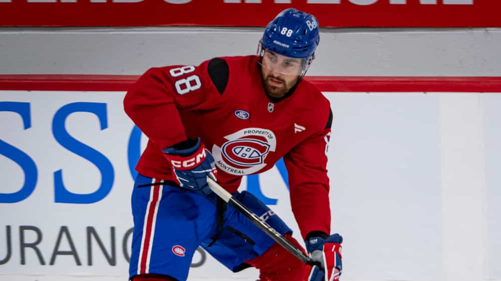 Un furieux combat qui laisse des traces à Luke Tuch - TVA Sports