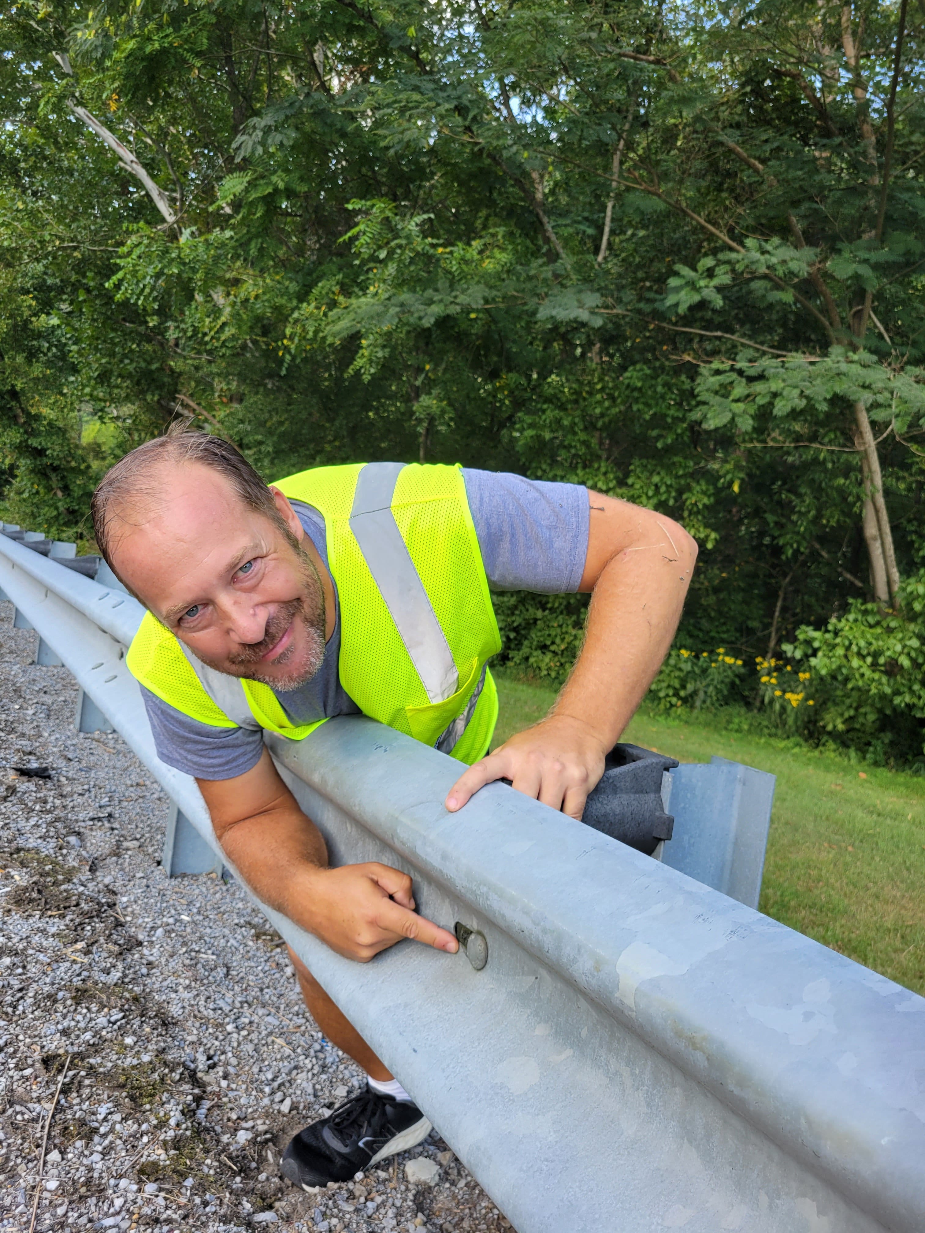 The Guardrail Guy: un Américain qui chasse les «garde-fous» non conformes en détecte près d’une trentaine à Sept-Îles