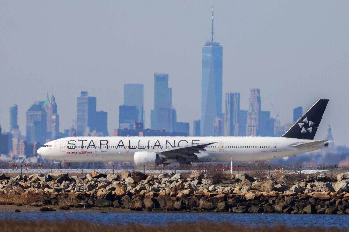 Un toit s'effondre &agrave; l'a&eacute;roport de New Delhi: un mort, 8 bless&eacute;s