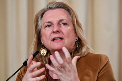 Karin Kneissl ve Vladimir Putin, Ağustos 2018'deki düğünlerinde.