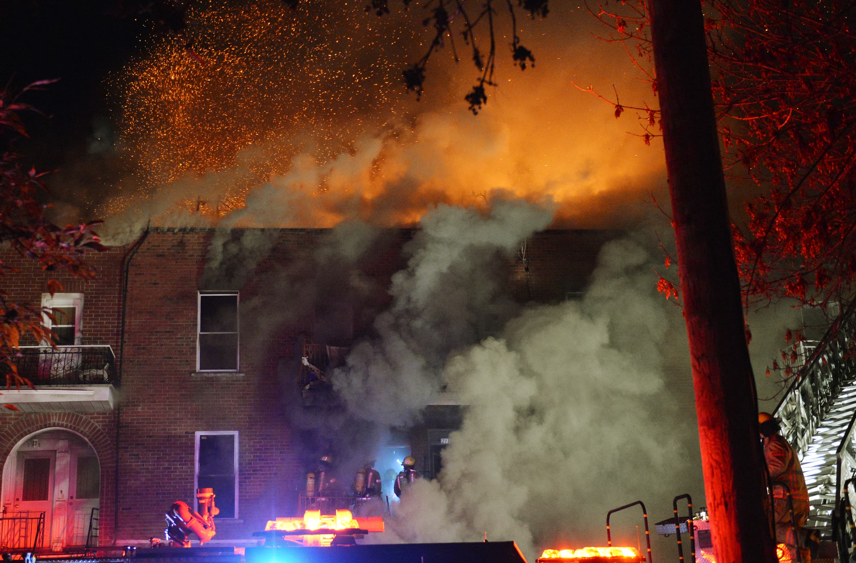 [EN IMAGES] Douze familles à la rue après un incendie à Montréal TVA