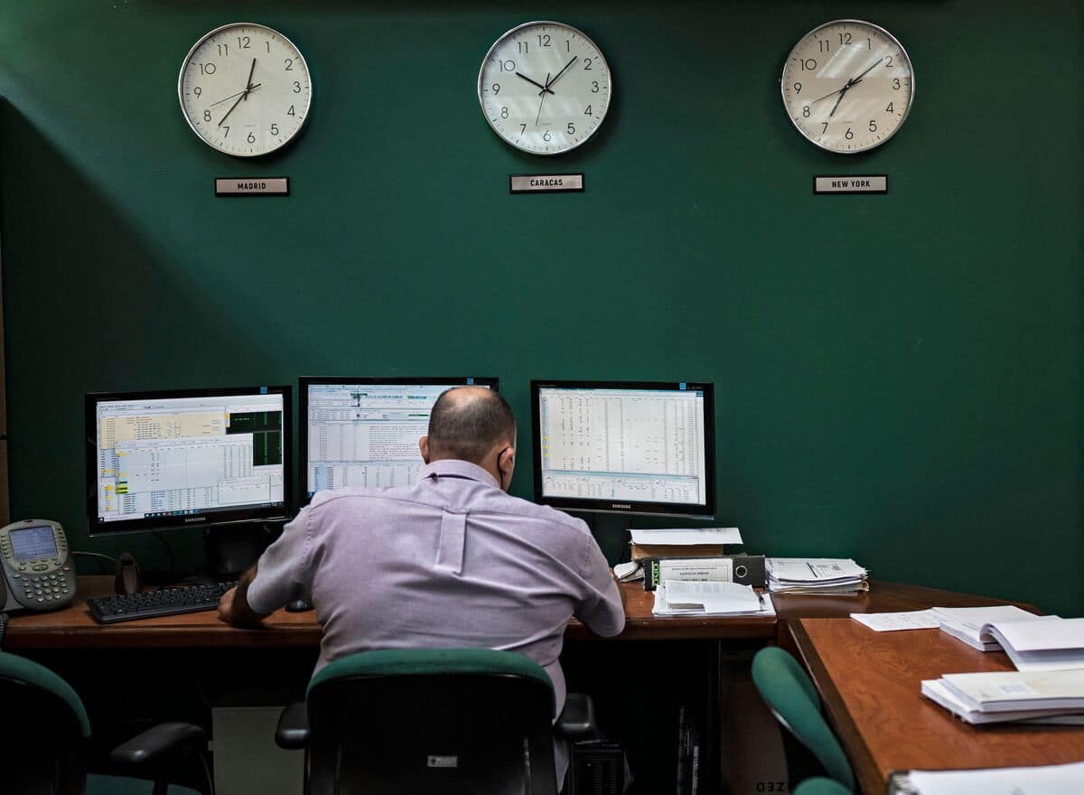 Le march&eacute; de l'emploi am&eacute;ricain toujours solide en juin, les craintes d'une r&eacute;cession s'amenuisent