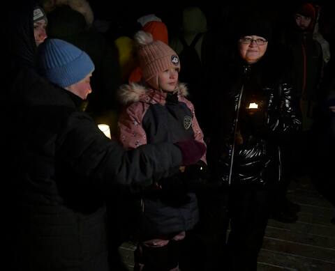 Veillée aux chandelles en solidarité avec l'Ukraine « 365 jours de résistance » à la terrasse Dufferin. Vendredi 24 février 2023.