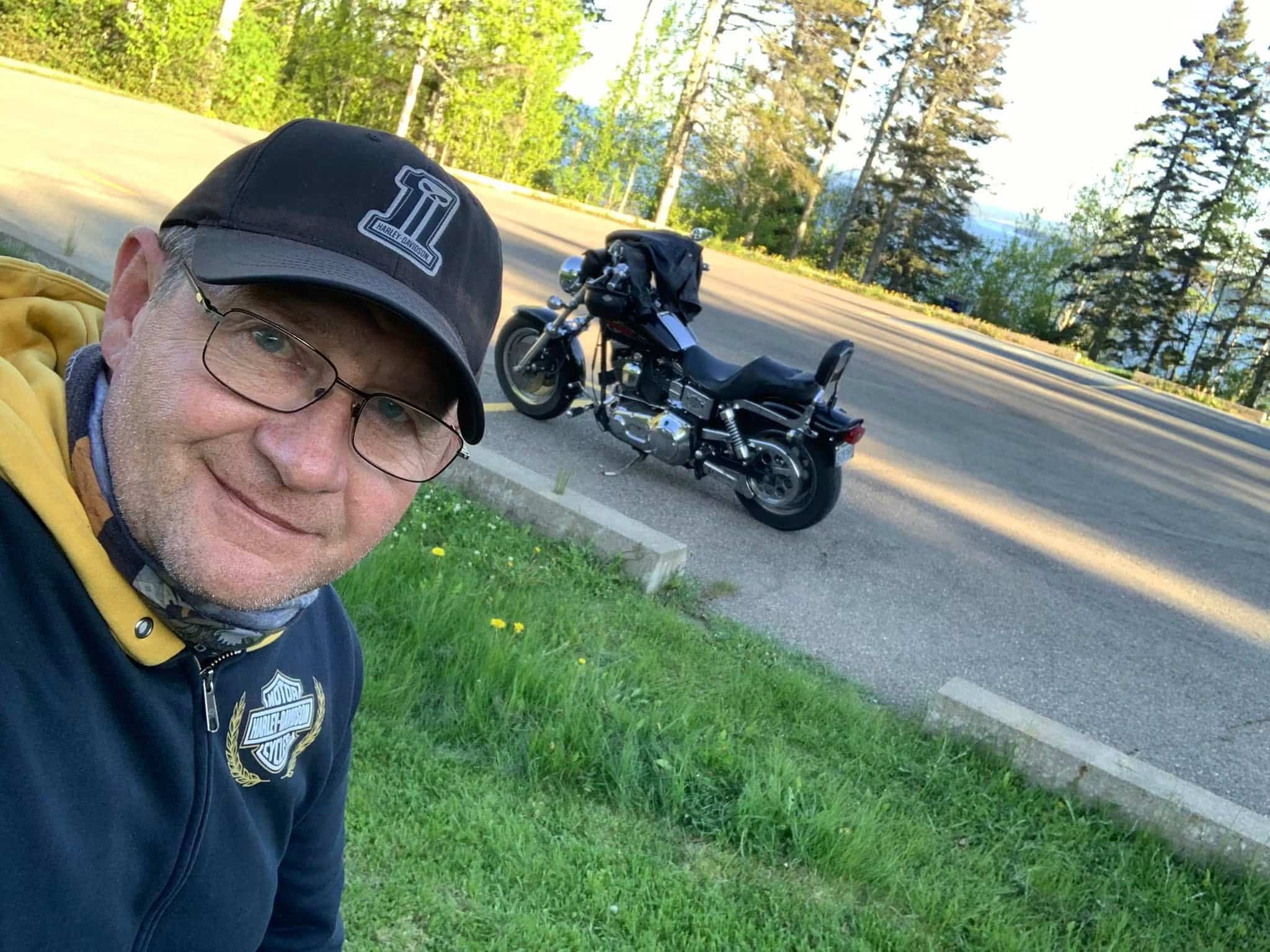 «On veut juste des réponses»: la famille du motocycliste happé à Gaspé lance un nouvel appel aux témoins et offre 3000$