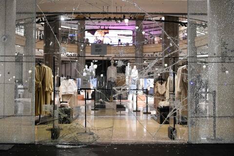 Spain: new clashes in Barcelona to protest against the arrest of a rapper