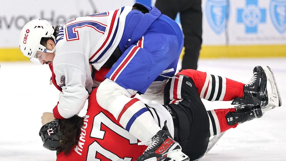 Pour le deuxième match de la série, Martin St-Louis doit habiller Arber Xhekaj
