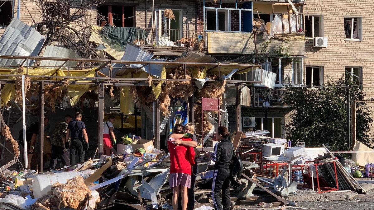 Frappes russes nocturnes en Ukraine: un mort et une vingtaine de blessés