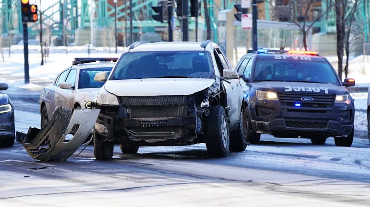 EN PHOTOS | Délit de fuite après une brève poursuite policière à Montréal
