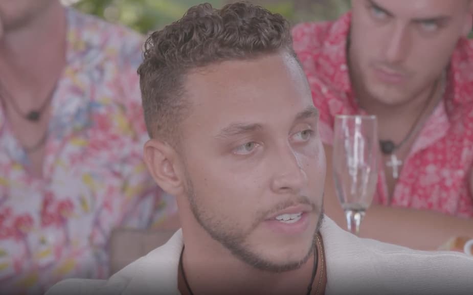 L'île de l'amour Bianca nous annonce que Derek fréquenterait une autre insulaire Le Sac de chips L'île de l'amour Bianca nous annonce que Derek fréquenterait une autre insulaire Le Sac de chips