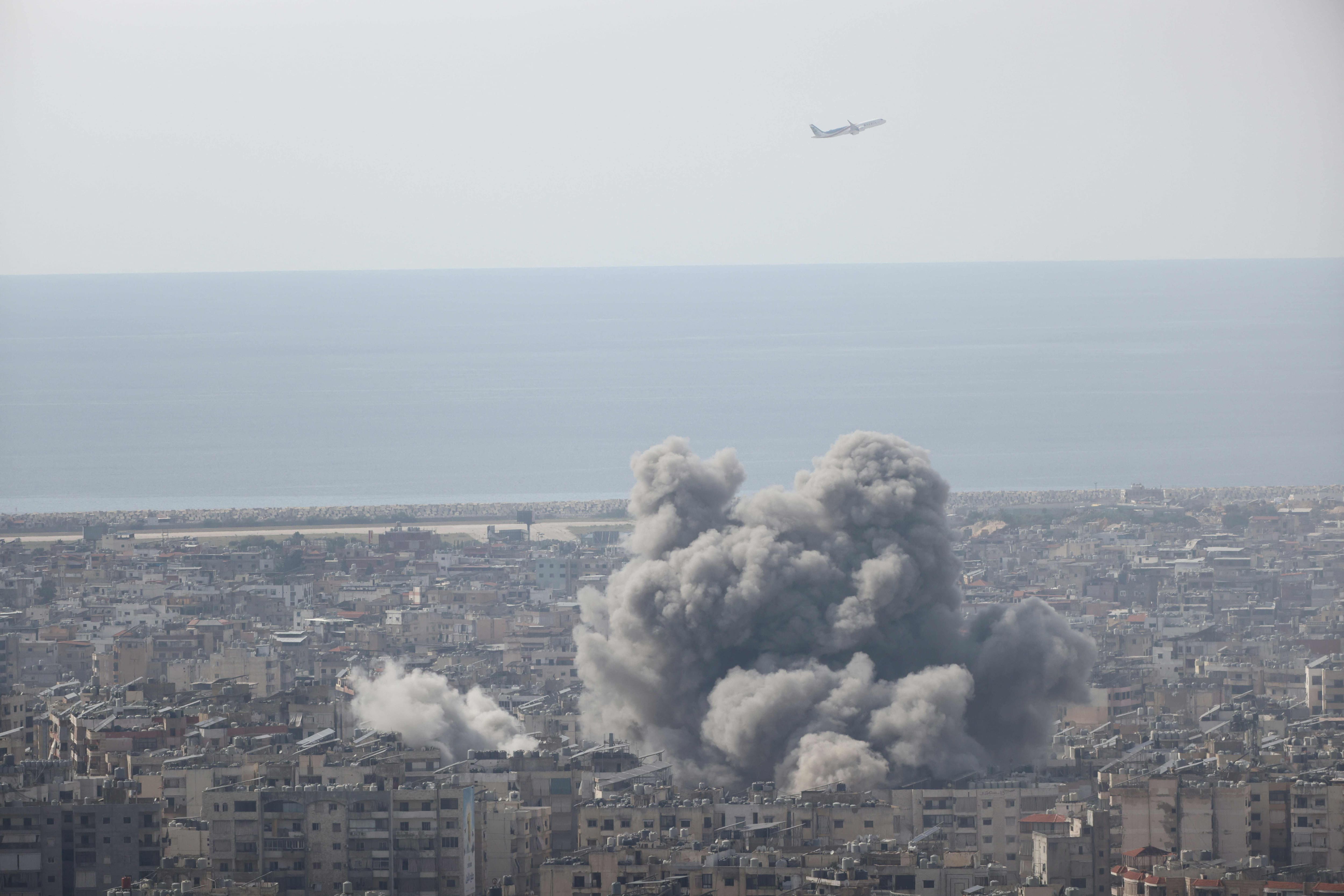 EN DIRECT | 7e jour de la guerre au Moyen-Orient: &laquo;Nouvelle phase&raquo; du conflit et prix du p&eacute;trole en hausse