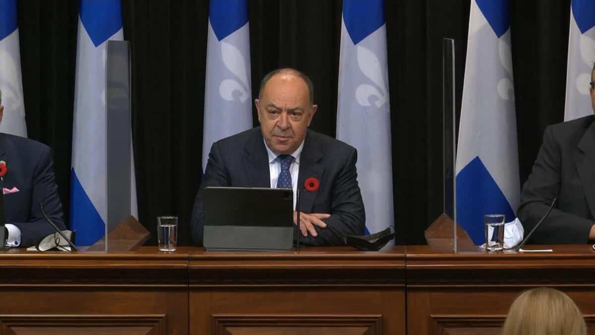 Vaccination obligatoire des travailleurs de la santé: le ministre fera le point à 14h