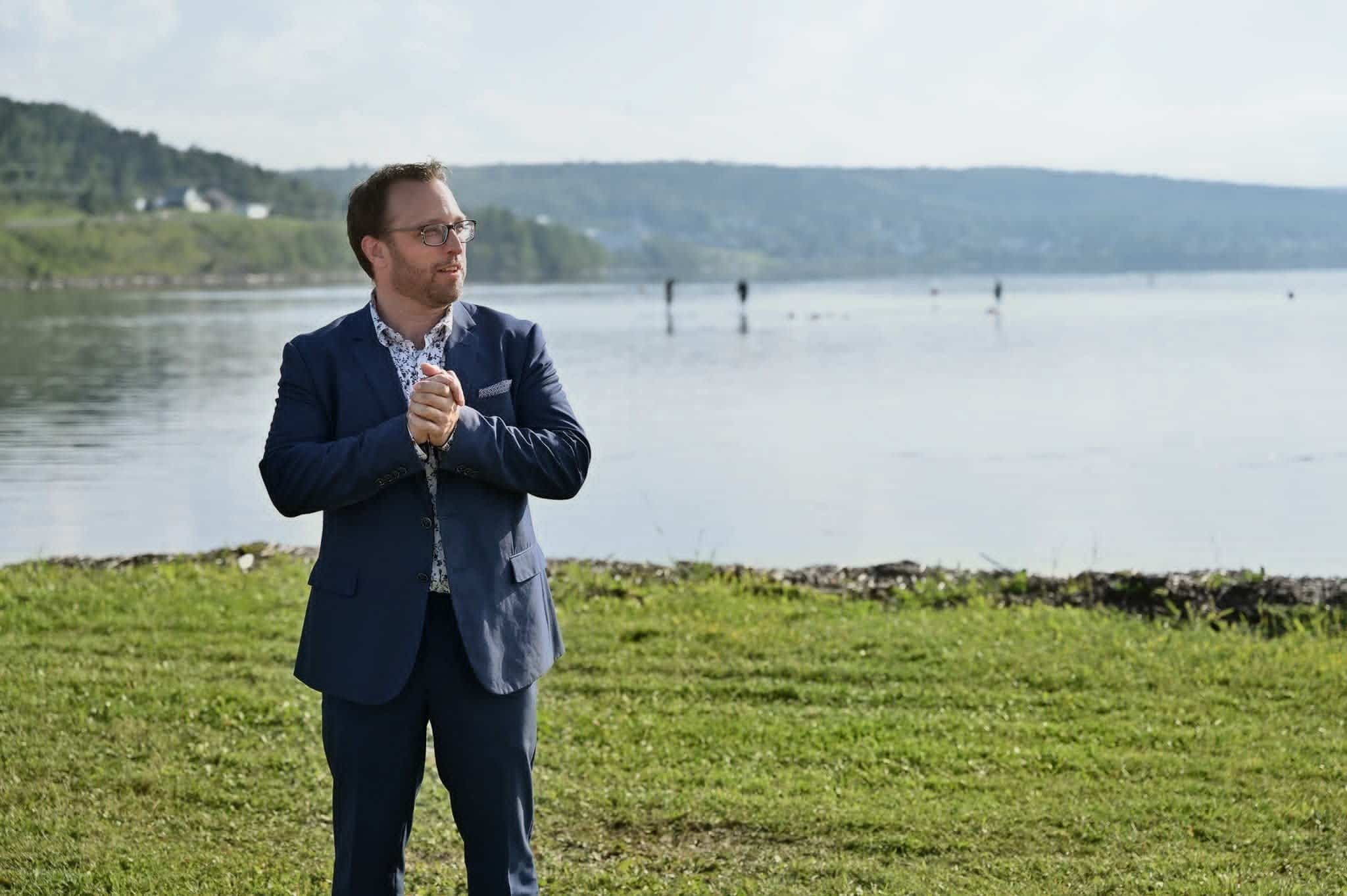 «On ne mérite même pas de se faire "cruiser"»: le maire de Gaspé dénonce l’absence des chefs dans sa région