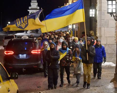 Veillée aux chandelles en solidarité avec l'Ukraine « 365 jours de résistance » à la terrasse Dufferin. Vendredi 24 février 2023.