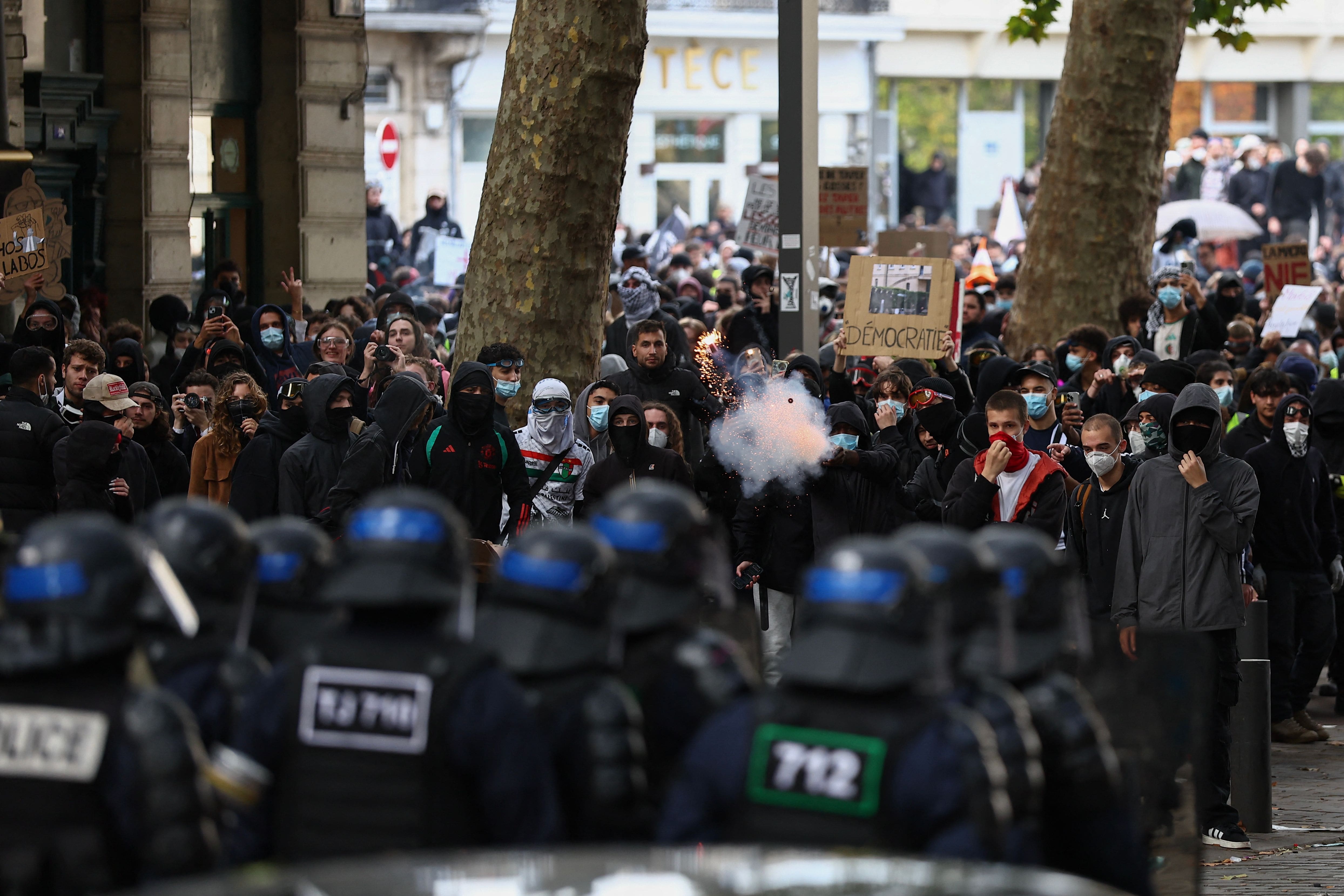 Les émeutes en France: rien à voir avec Mai 68!