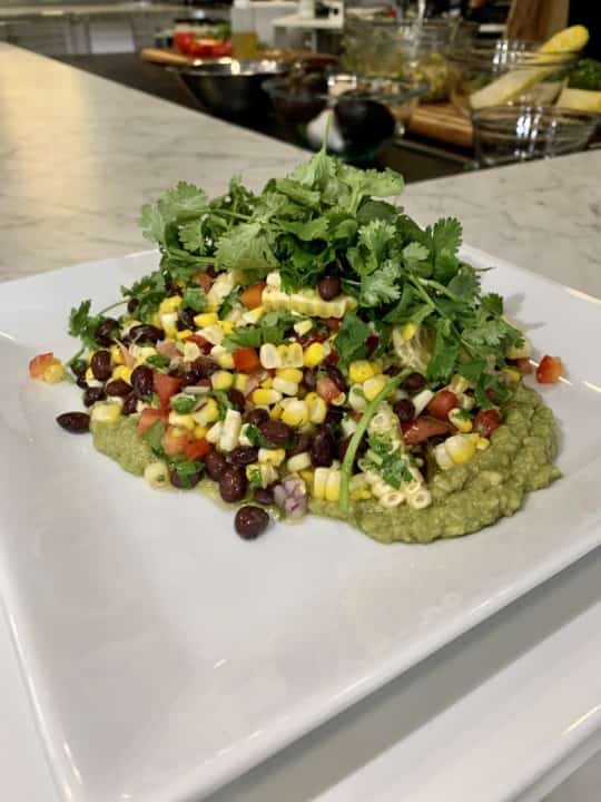 Salade de maïs, légumes croquants et fèves noires