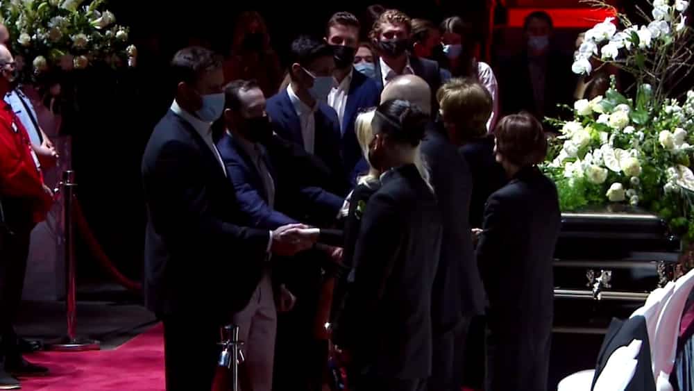 Chapelle ardente: Weber et les joueurs du CH rencontrent la famille Lafleur