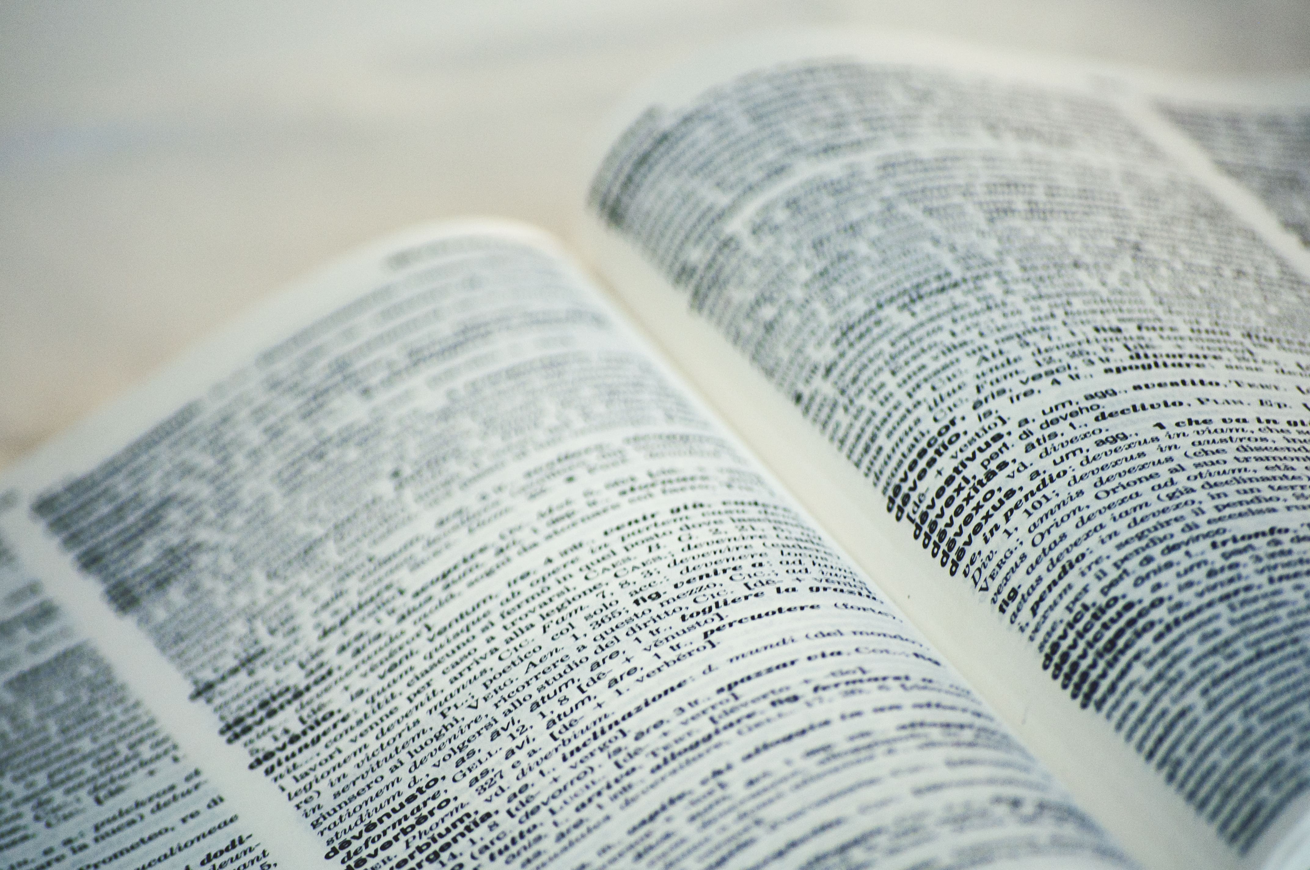 L&rsquo;ajout du pronom &laquo;iel&raquo; au Robert suscite la pol&eacute;mique