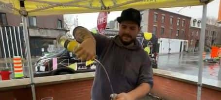 Les employeurs doivent mettre les bouch&eacute;es doubles pour les partys de bureau