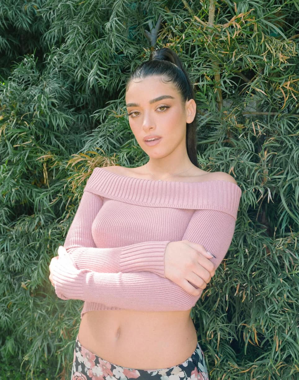 Dixie D’Amelio exhibe sensuellement son «sideboob»