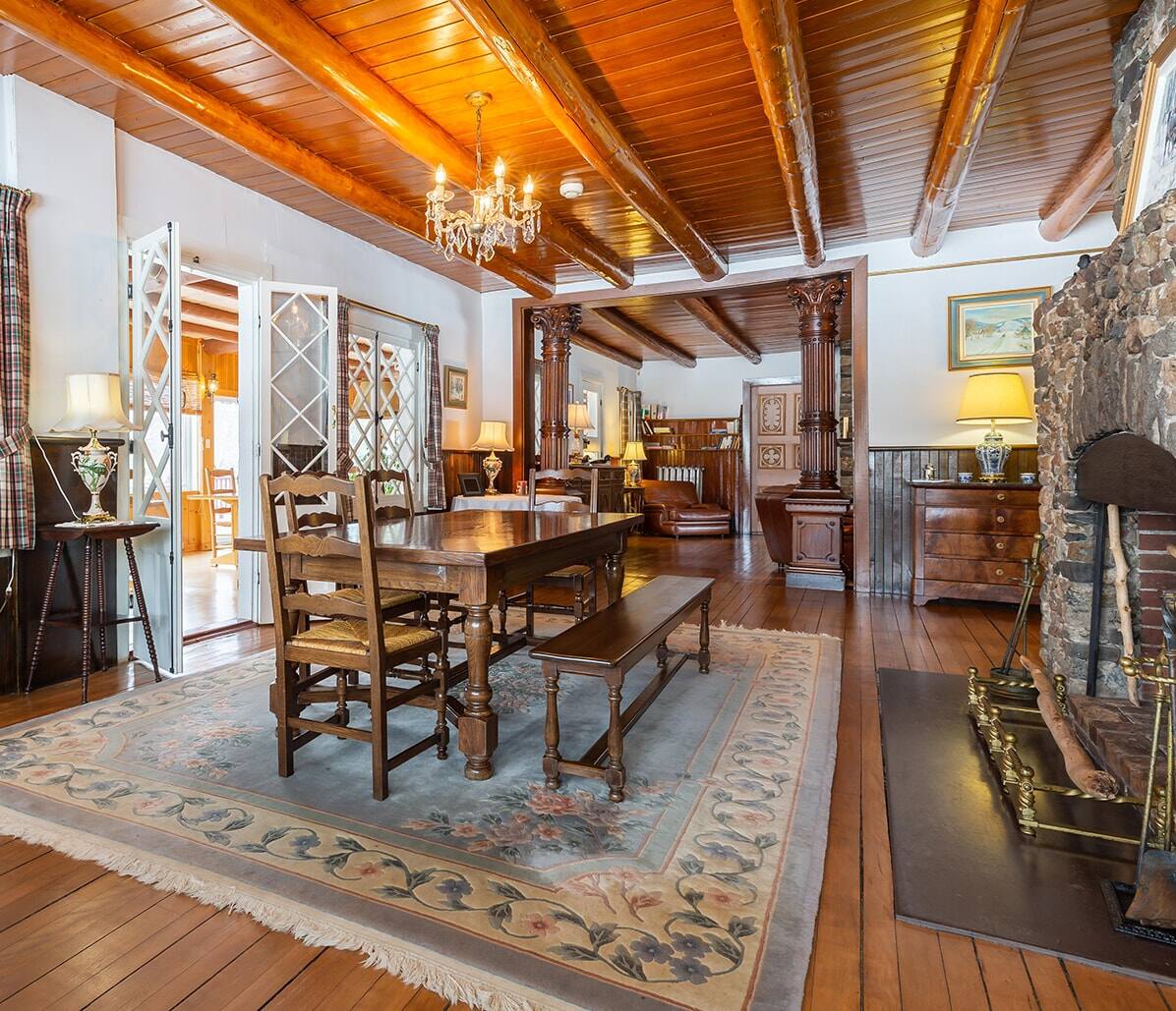 [PHOTOS] Un riche banquier marocain vend son domaine du Québec pour 14 ...