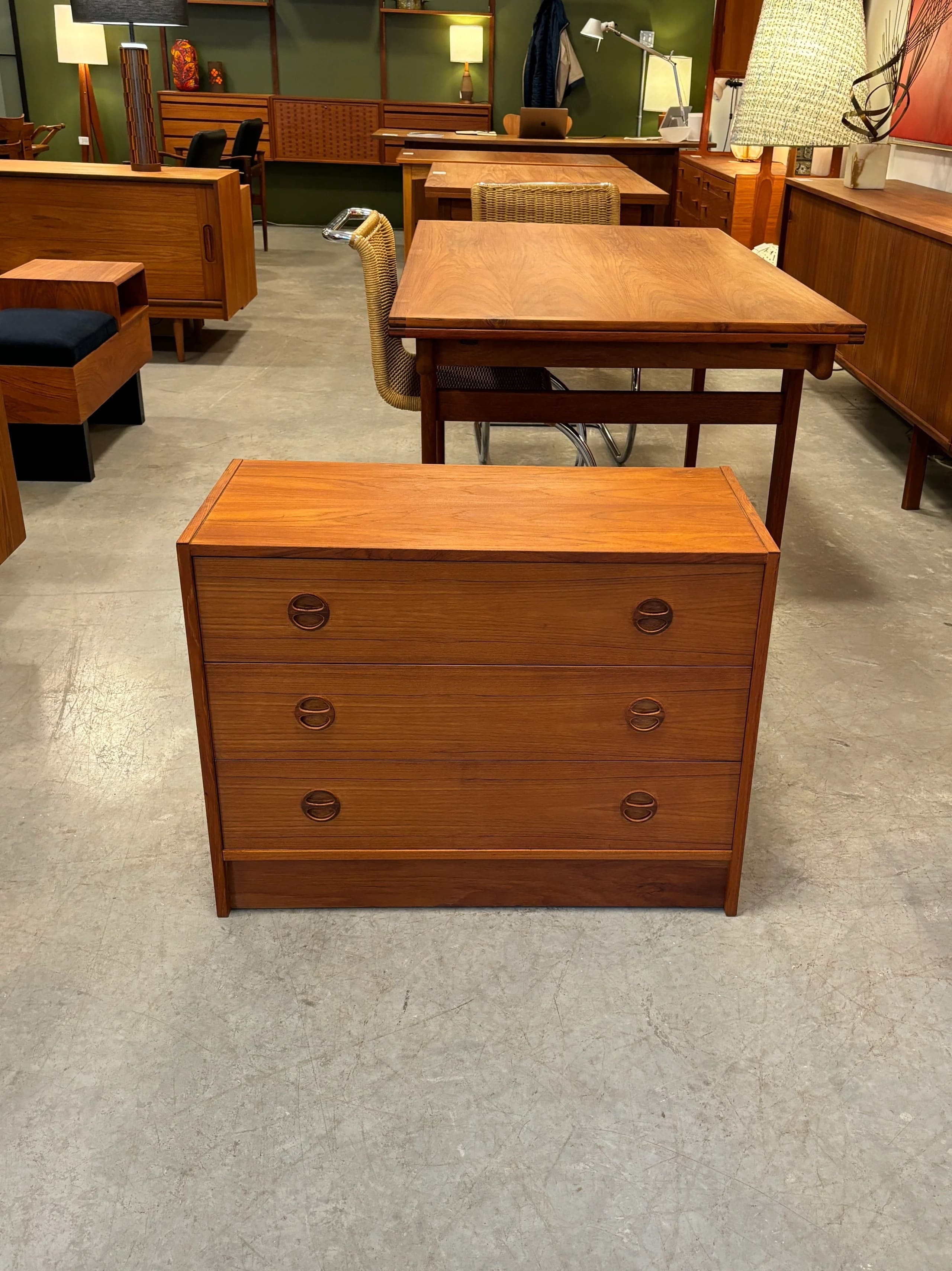 De vieux meubles qui valent une petite fortune: un march&eacute; de seconde main en pleine effervescence