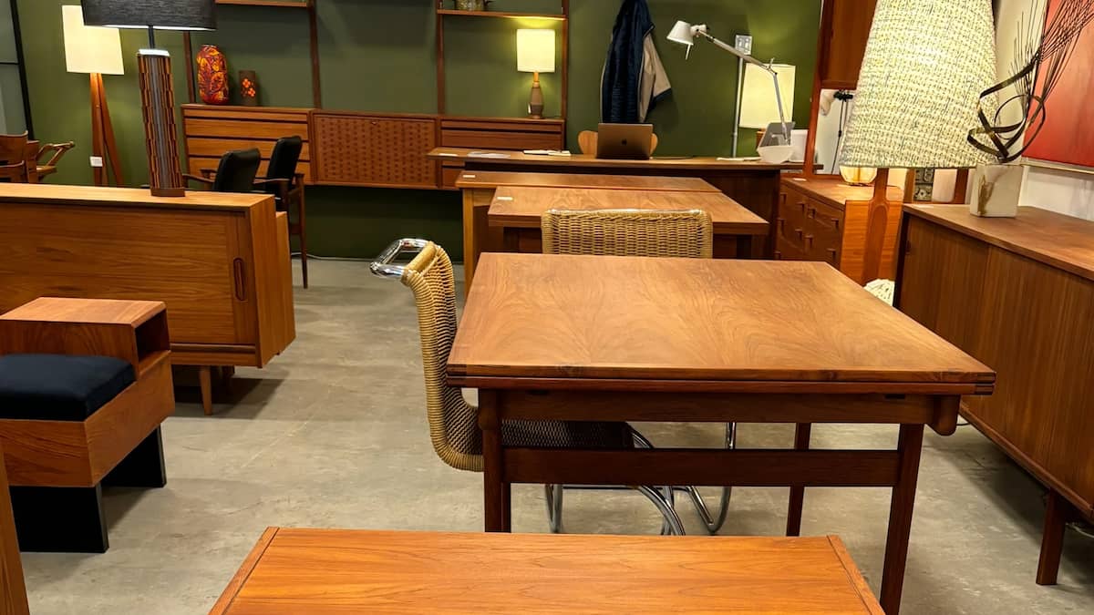 De vieux meubles qui valent une petite fortune: un marché de seconde main en pleine effervescence