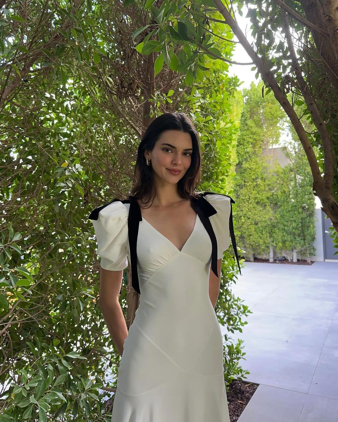 Où trouver la robe blanche de Kendall Jenner?