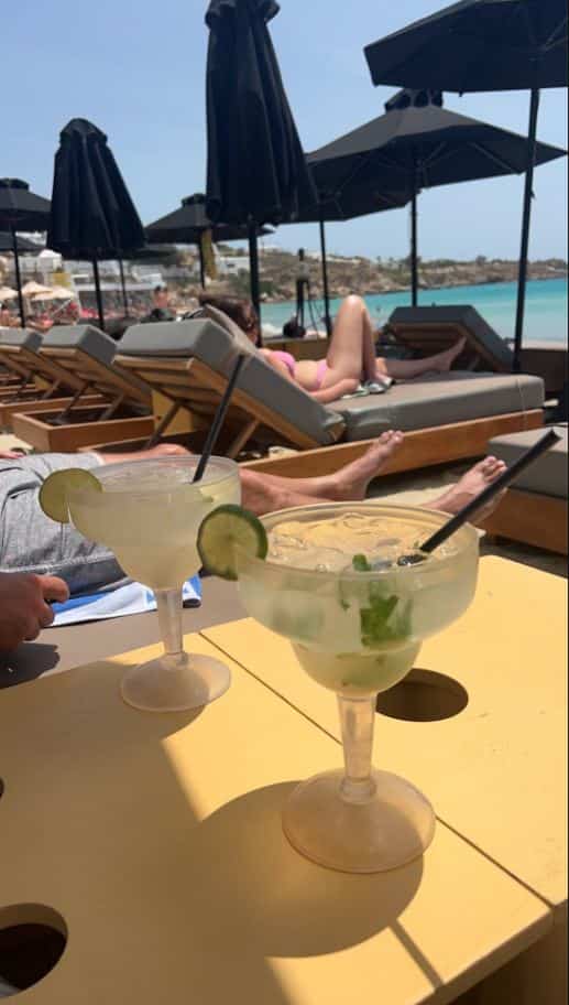 1000$ pour deux breuvages: un restaurant grec fait encore des siennes