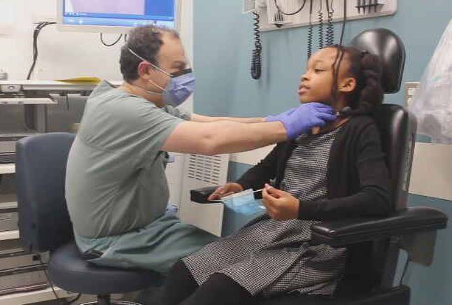 N&eacute;e avec une malformation, elle peut enfin respirer normalement apr&egrave;s 11 ans