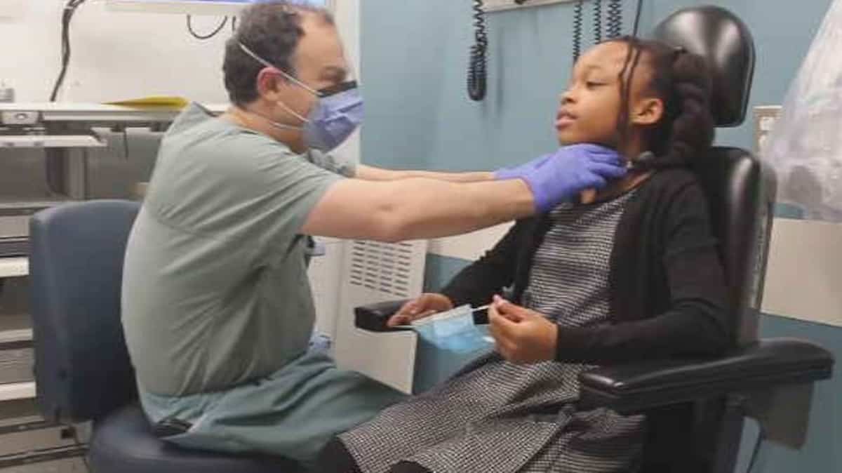 Née avec une malformation, elle peut enfin respirer normalement après 11 ans