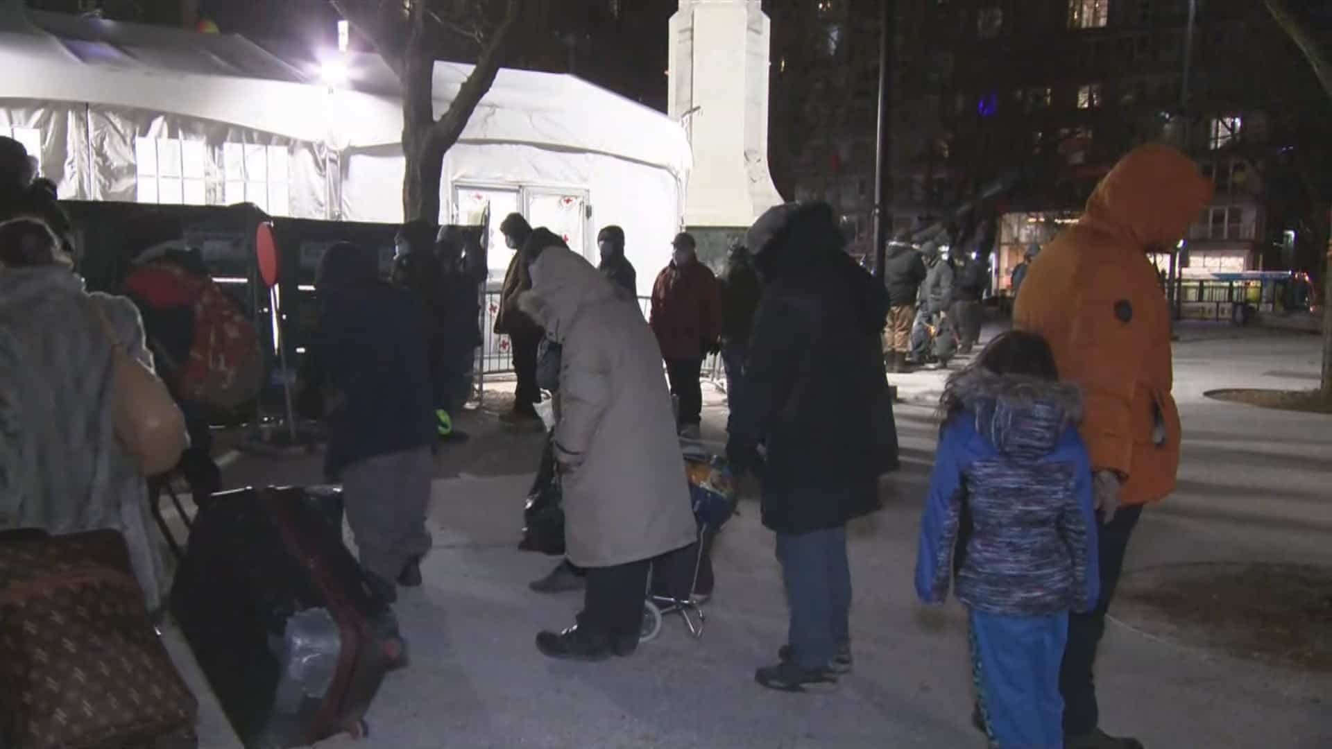 Branle-bas de combat pour loger et nourrir des centaines d&rsquo;itin&eacute;rants