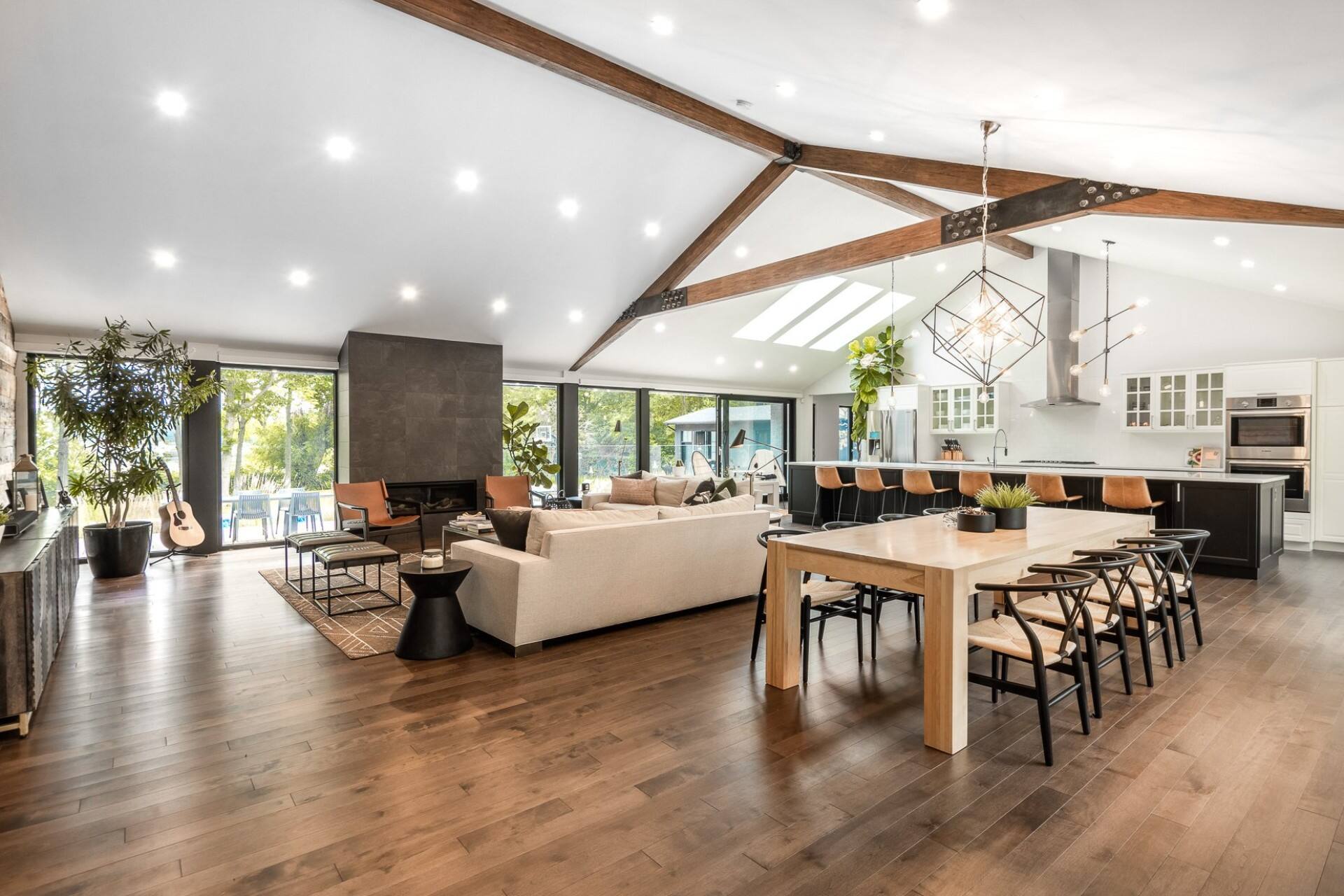 Une IMMENSE maison architecturale avec spa,