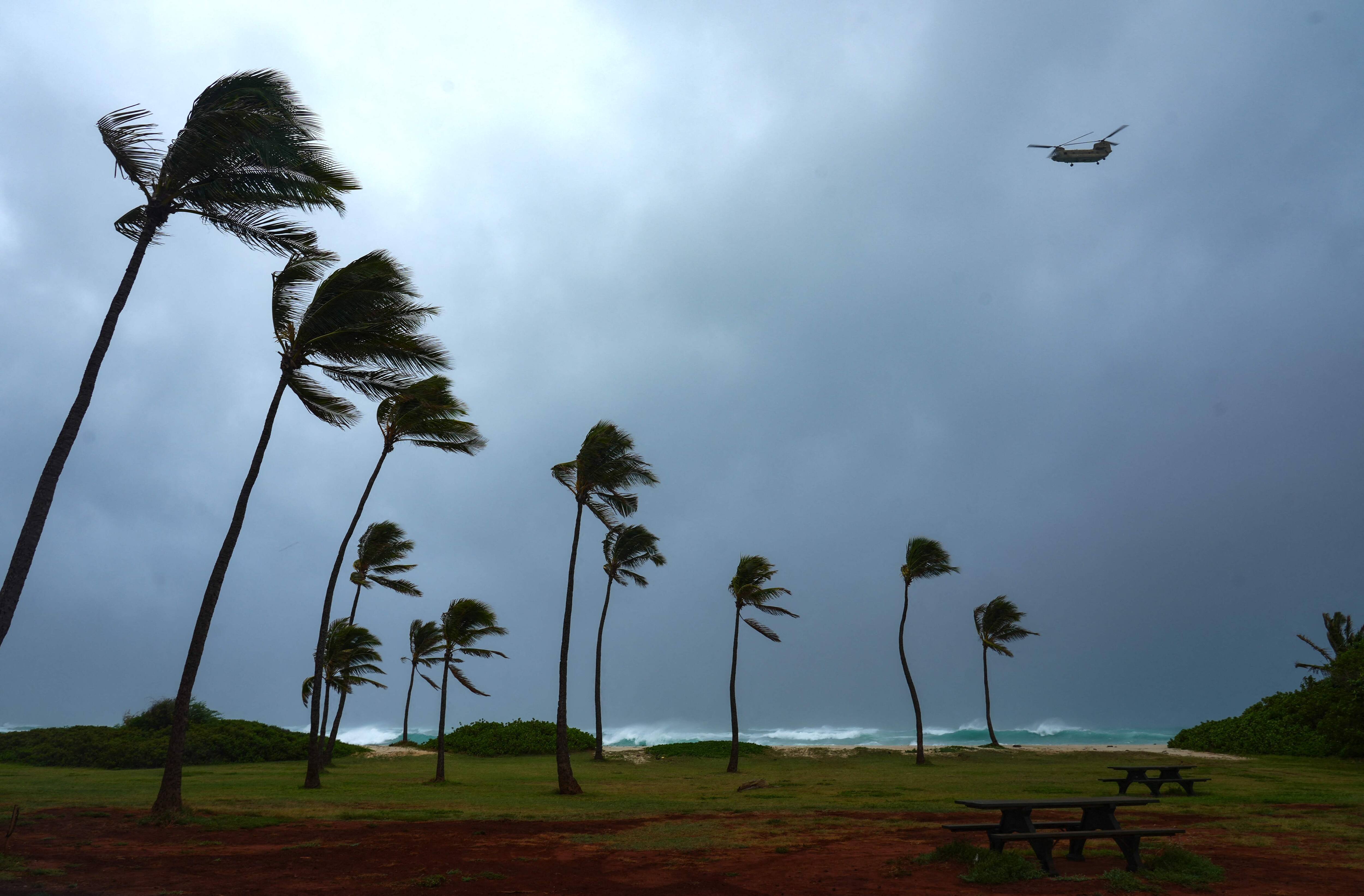 Vents destructeurs et crues éclair: l'ouragan «Lowell» frappe des îles occidentales de l’archipel d’Hawaï