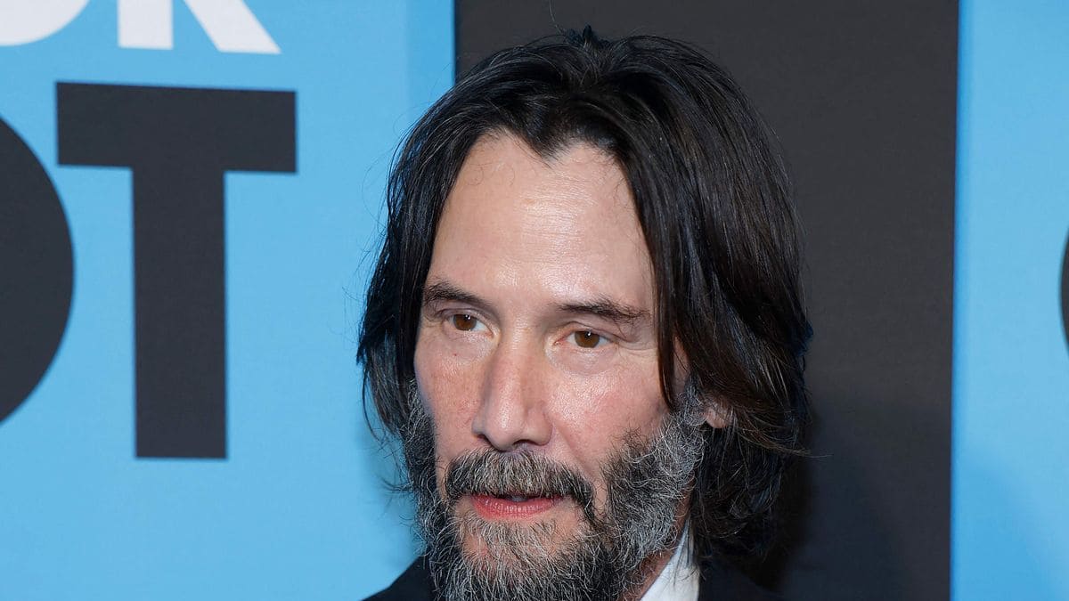 Distorted Version Keanu Reeves Keanu Reeves se fait descendre par la critique pour son jeu «maladroit ...