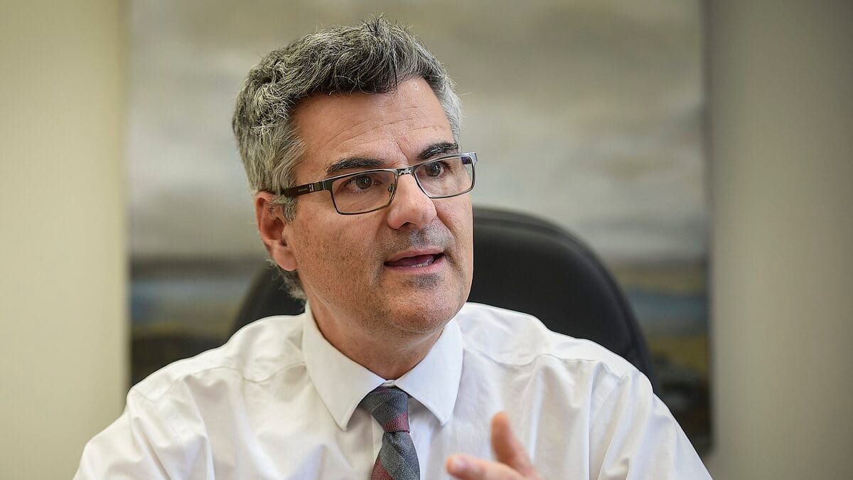 Diffamation: le ministre Éric Caire poursuivi pour 1,2 M$