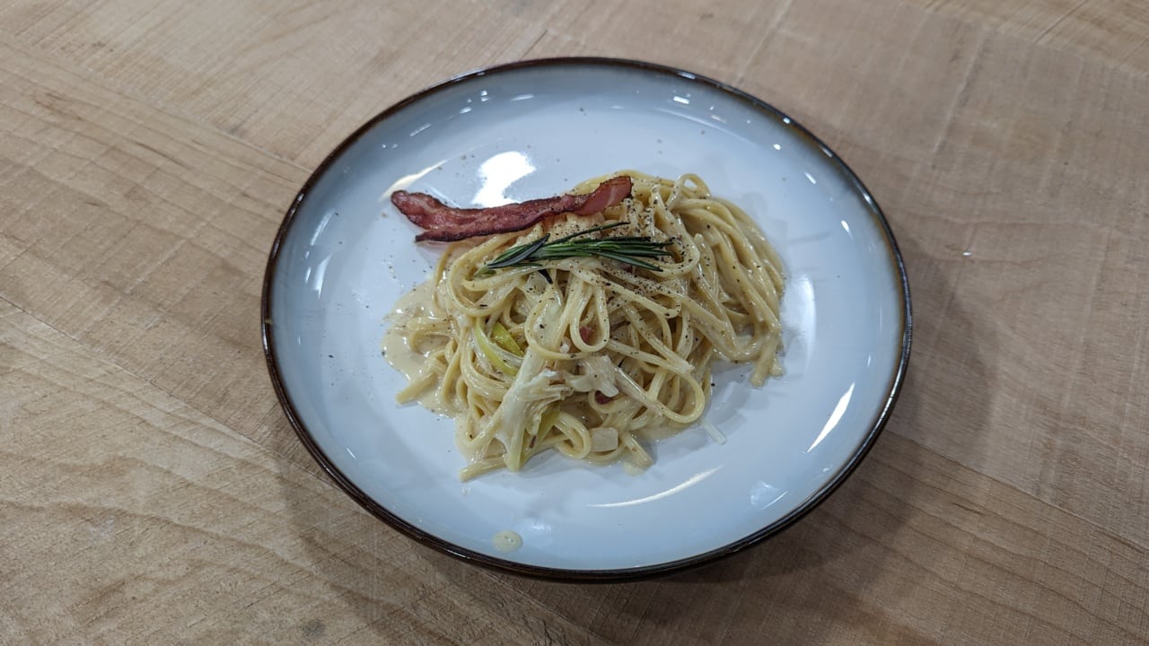 Linguines à l’effiloché de poireaux et lardons
