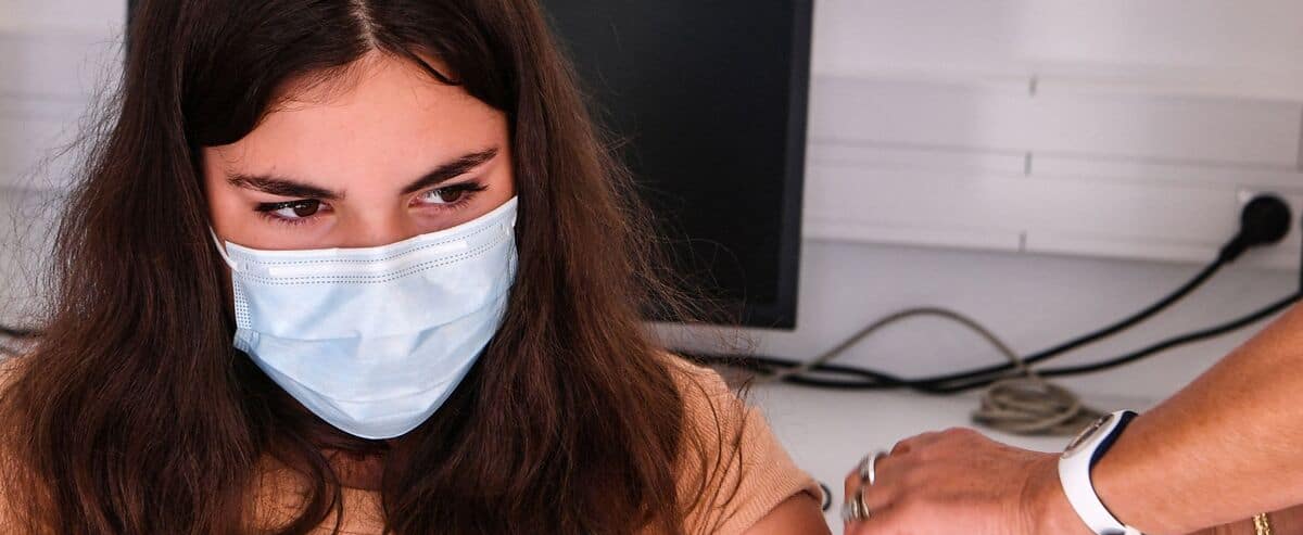 3e dose du vaccin: les 12-17 ans pourront prendre rendez-vous dès demain