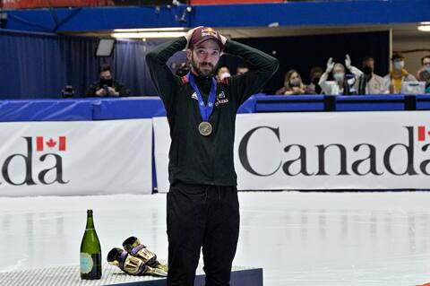 Overwhelmed with emotion, Charles Hamlin greeted the crowd at the Maurice Richard Arena, surrounded by his family, after a gala ceremony honoring his illustrious career.