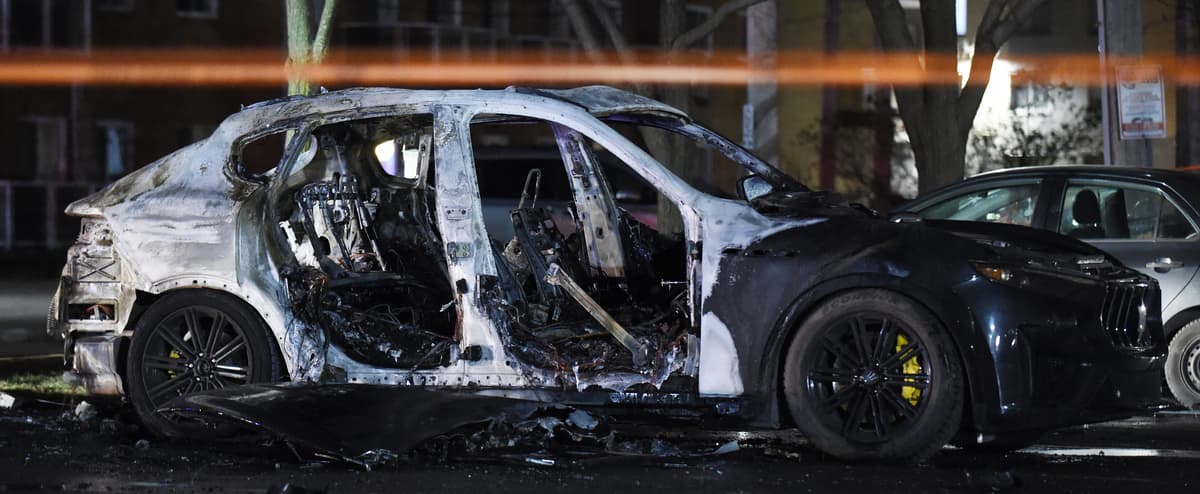 Incendie criminel à Anjou: une voiture détruite par les flammes