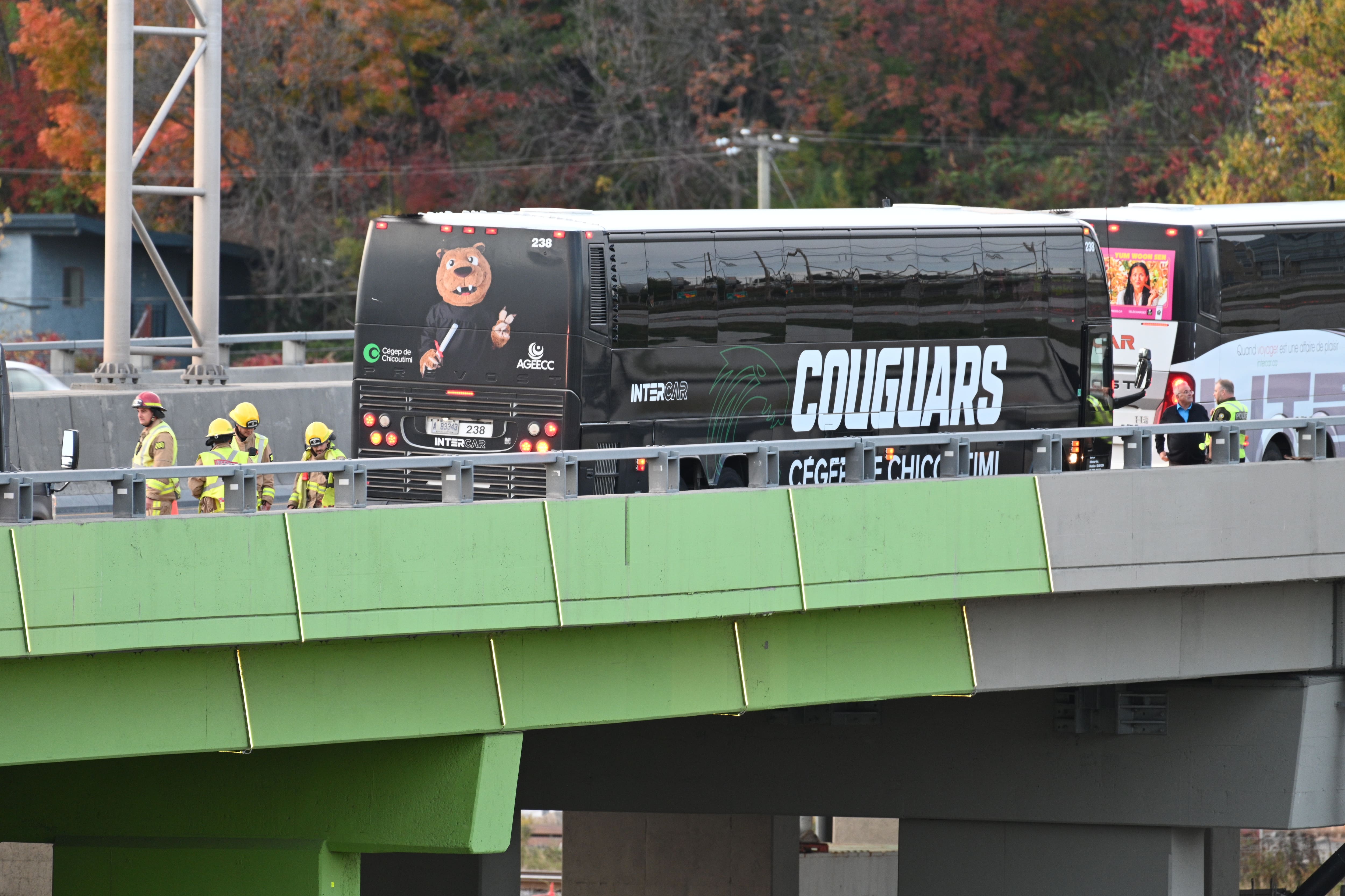 Collision moto-autobus à Québec: un septuagénaire perd la vie