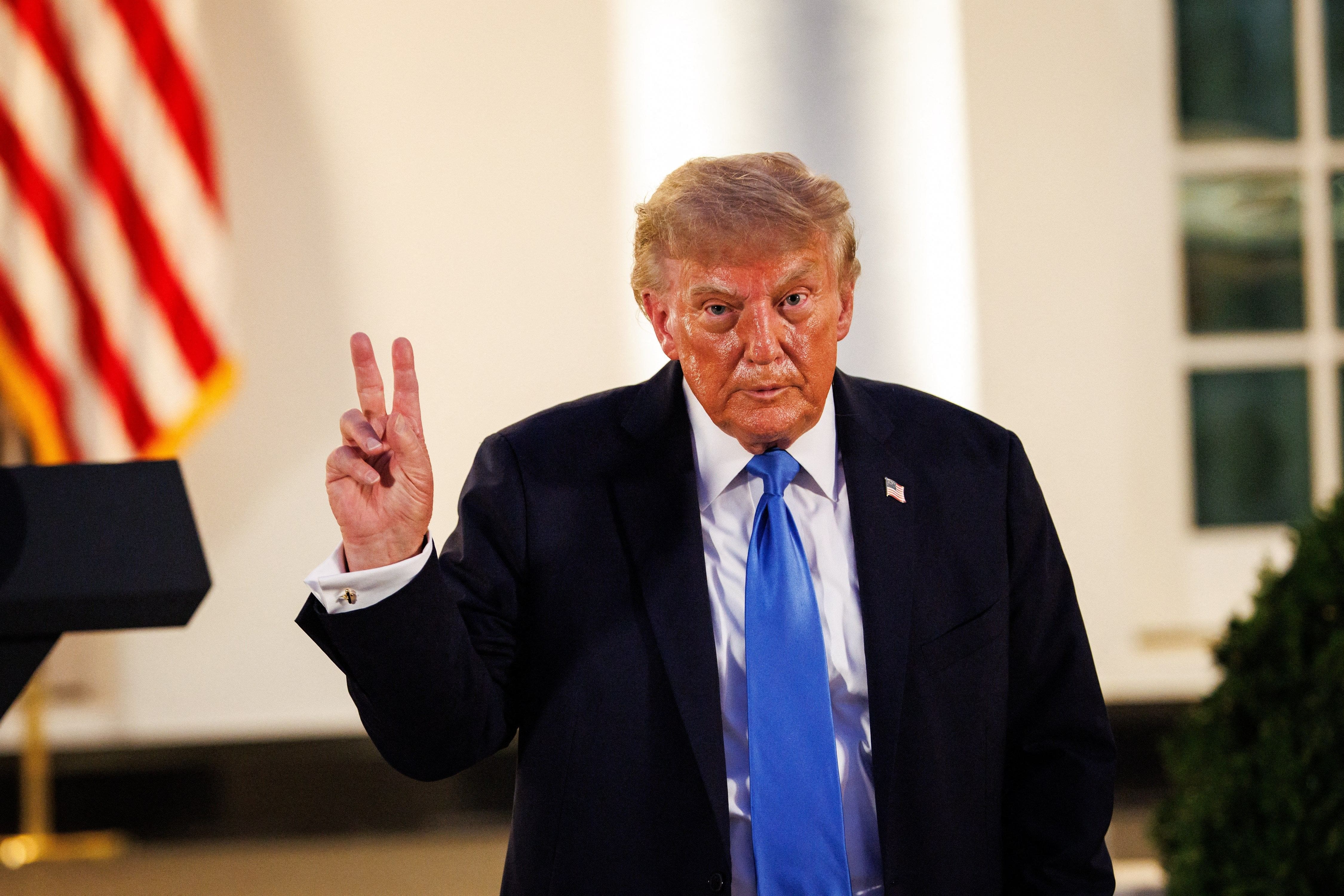 «Baissez les taux!»: Trump menace d'arrêter de commercer avec certains pays