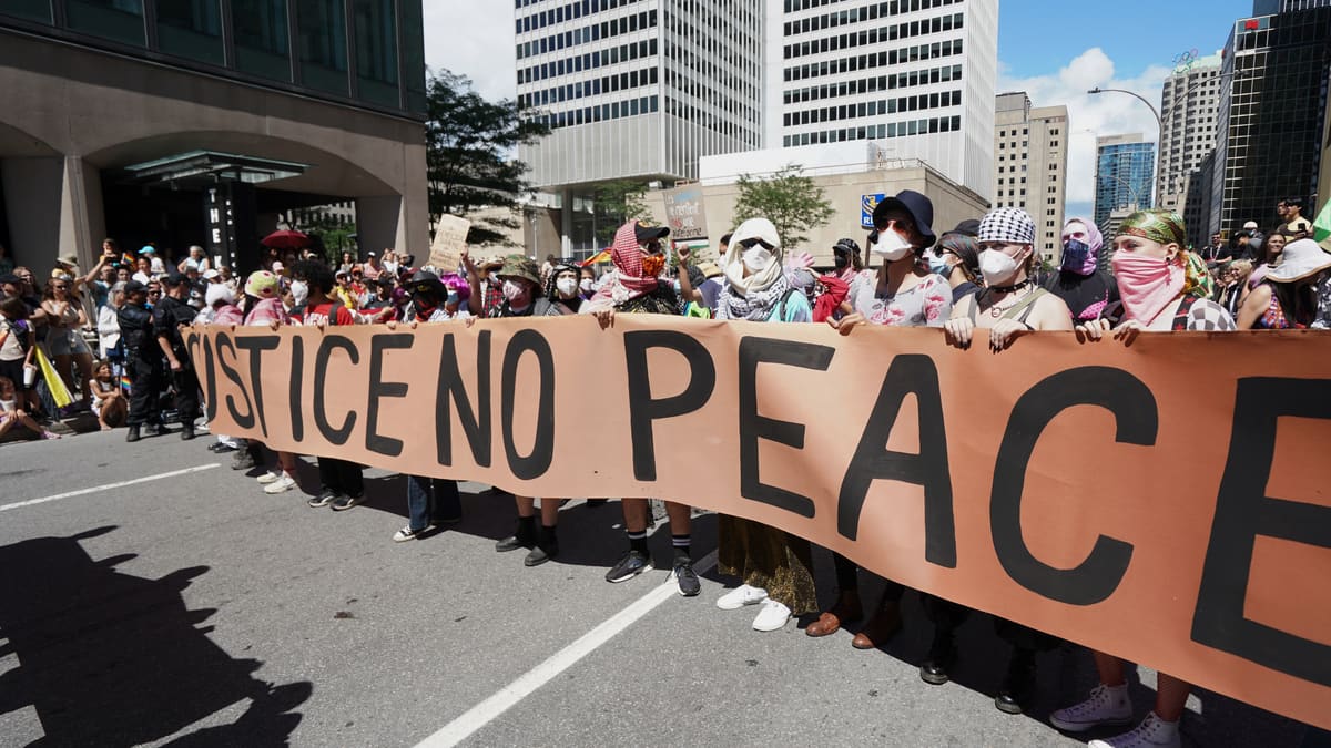 Des manifestants pro-palestiniens s’invitent au défilé de Fierté Montréal