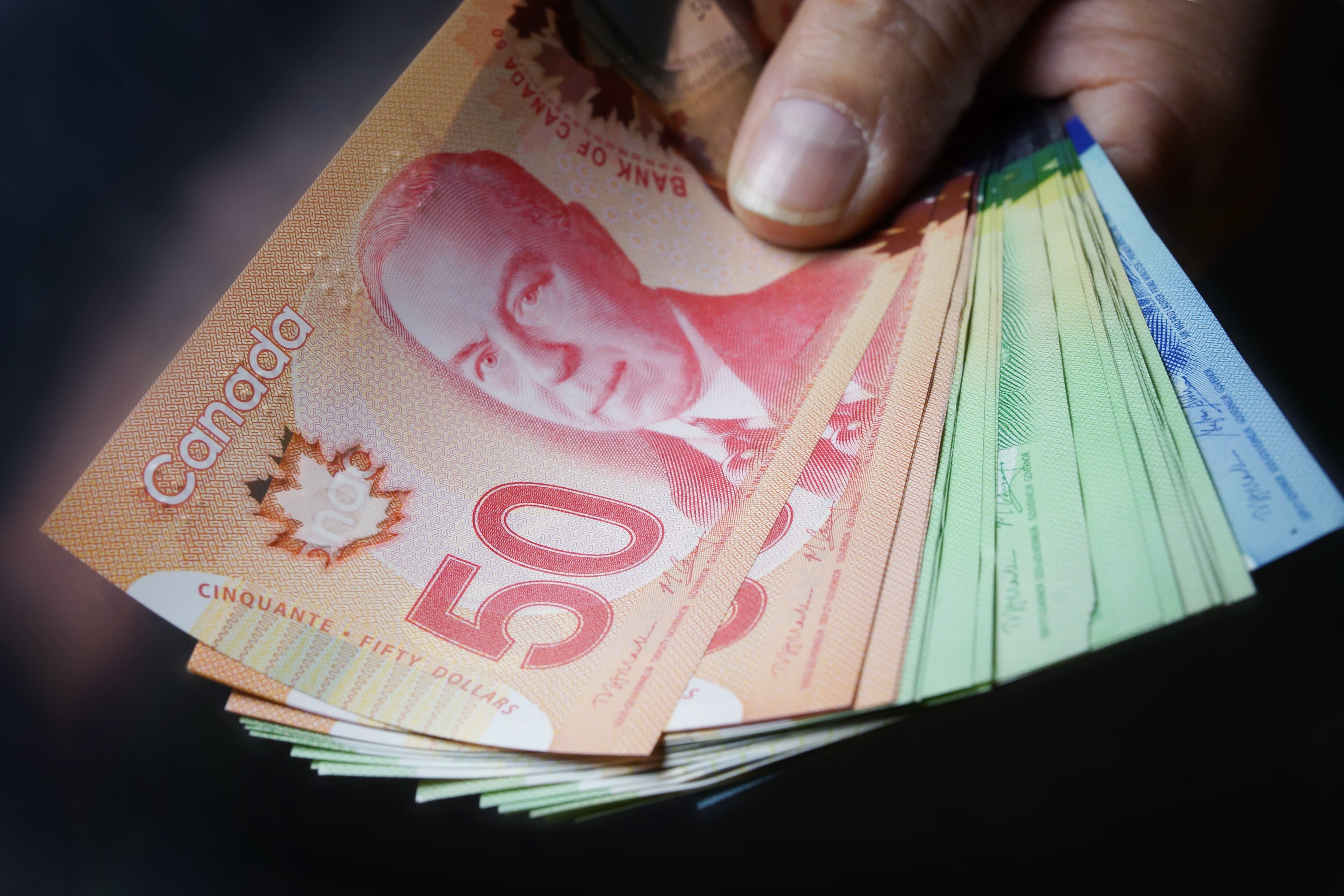 &Eacute;tendre le programme Revenu de base: la dignit&eacute; &agrave; l&rsquo;ann&eacute;e svp!