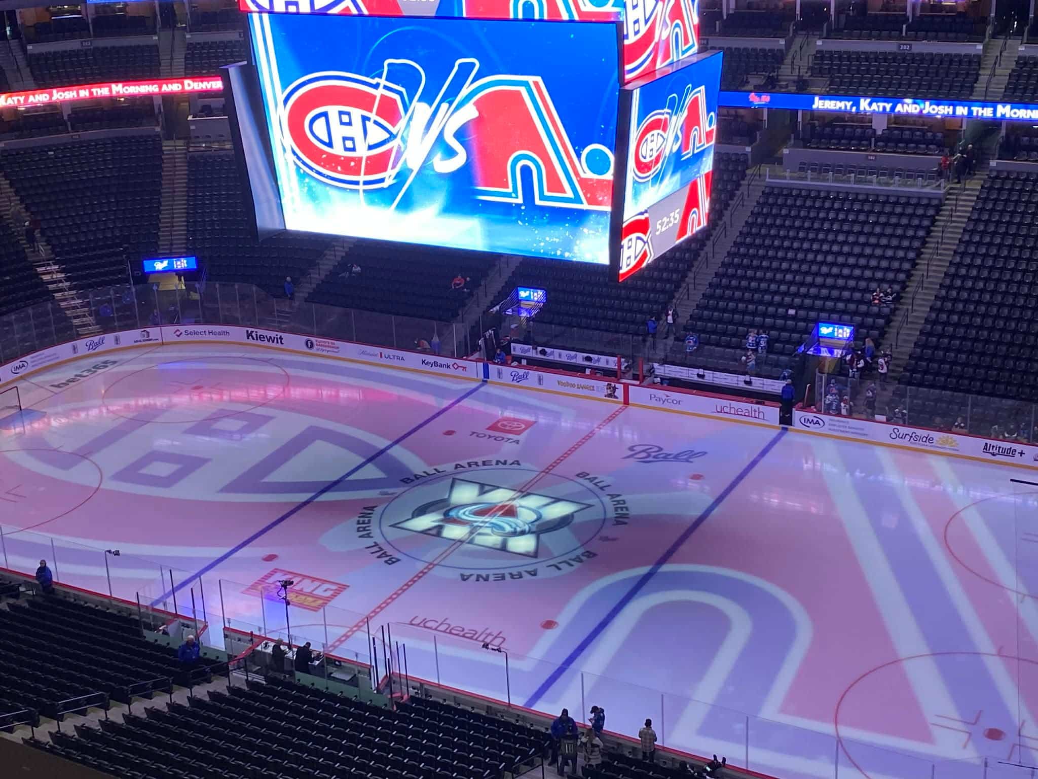 &Agrave; VOIR: Tout est pr&ecirc;t &agrave; Denver pour la rivalit&eacute; Canadiens-Nordiques!