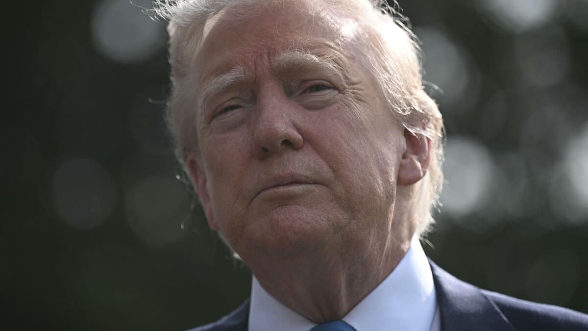 «Je dirige le pays et le monde»: 100 jours d'une présidence brutale et chaotique par Donald Trump