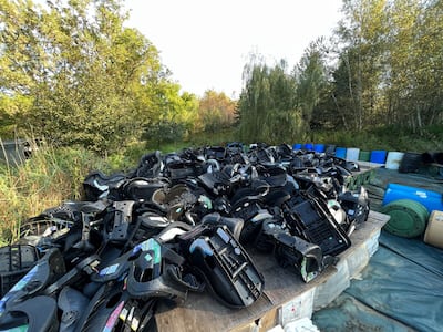 François Fillion recoge y recicla sillas de coche para niños en Victoriaville desde hace unos diez años.