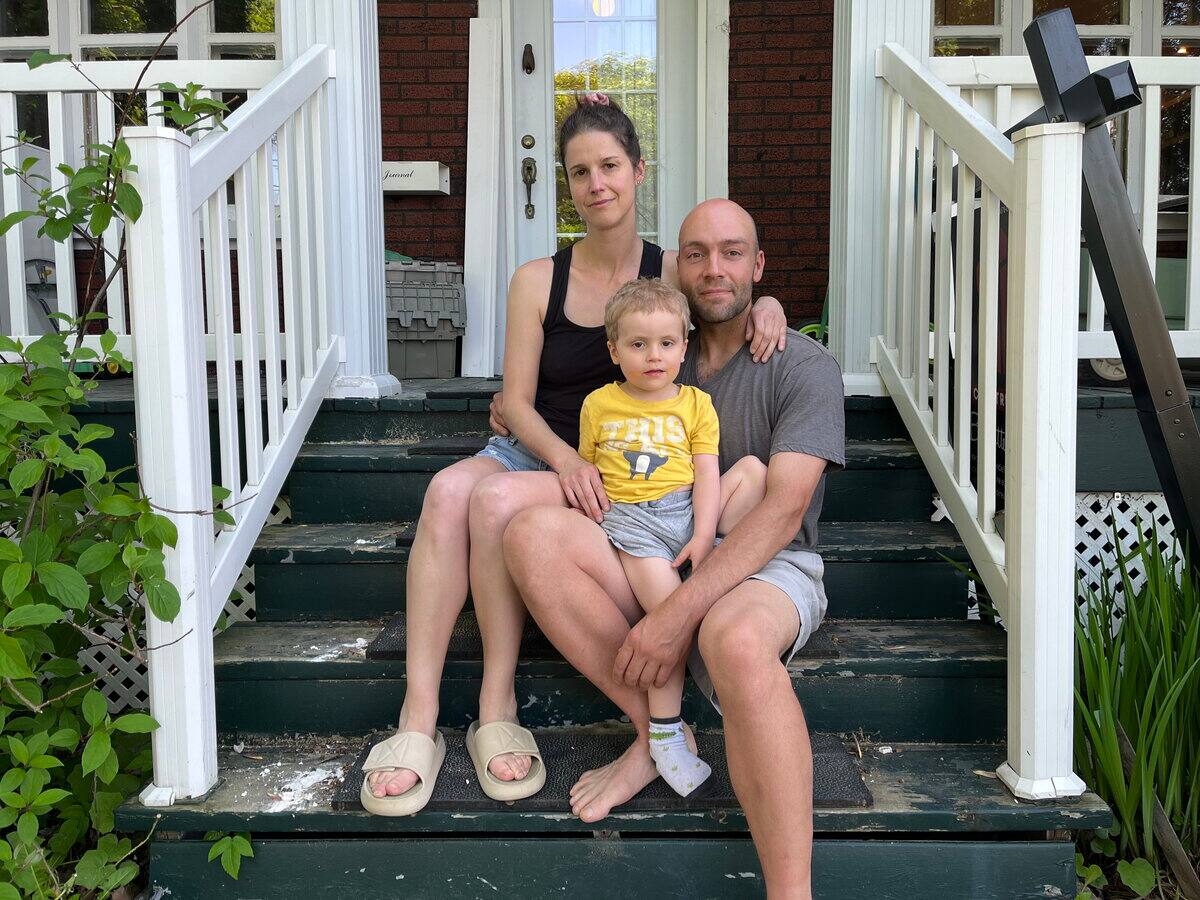 Faire &laquo;m&eacute;nage &agrave; trois&raquo;: leurs deux salaires ne suffisent plus pour affronter la hausse du co&ucirc;t de la vie