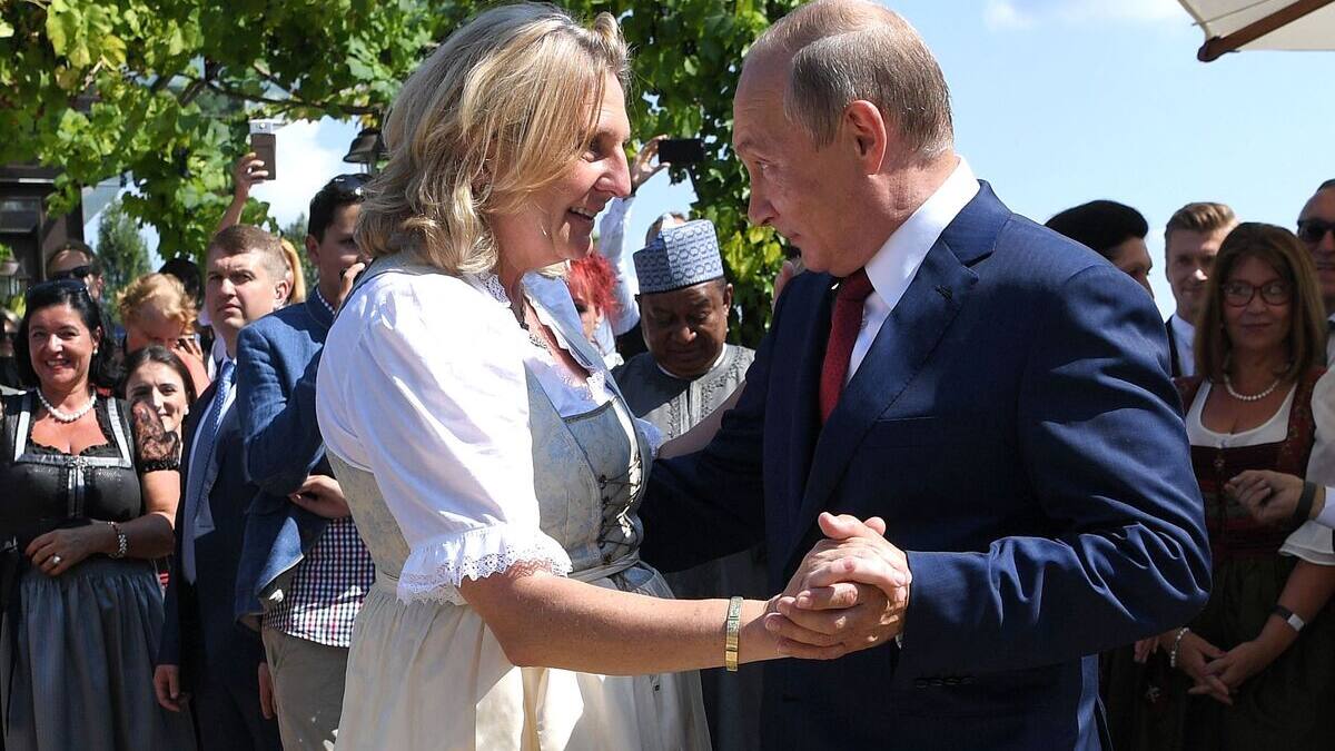 Pas la «pute de Poutine»: la ministre autrichienne déchue Karin Kneissl se défend d'être un agent du Kremlin