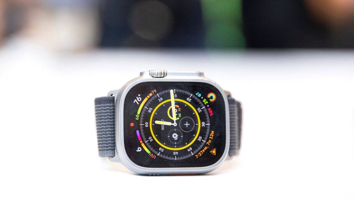 Il vole une Apple Watch devant le livreur resté bouche bée